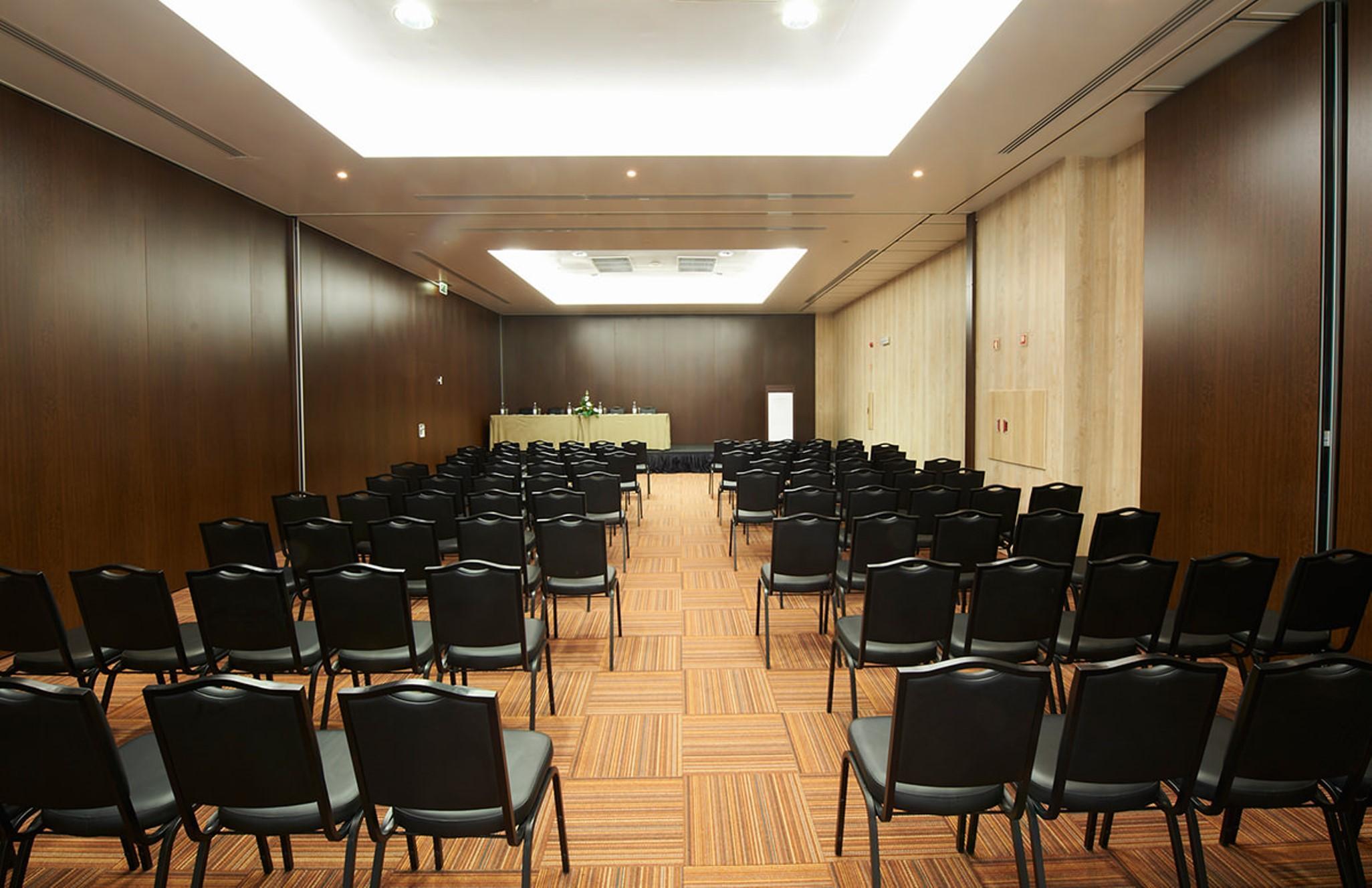 Real Marina Hotel & Spa Olhão Εξωτερικό φωτογραφία A conference room at the hotel