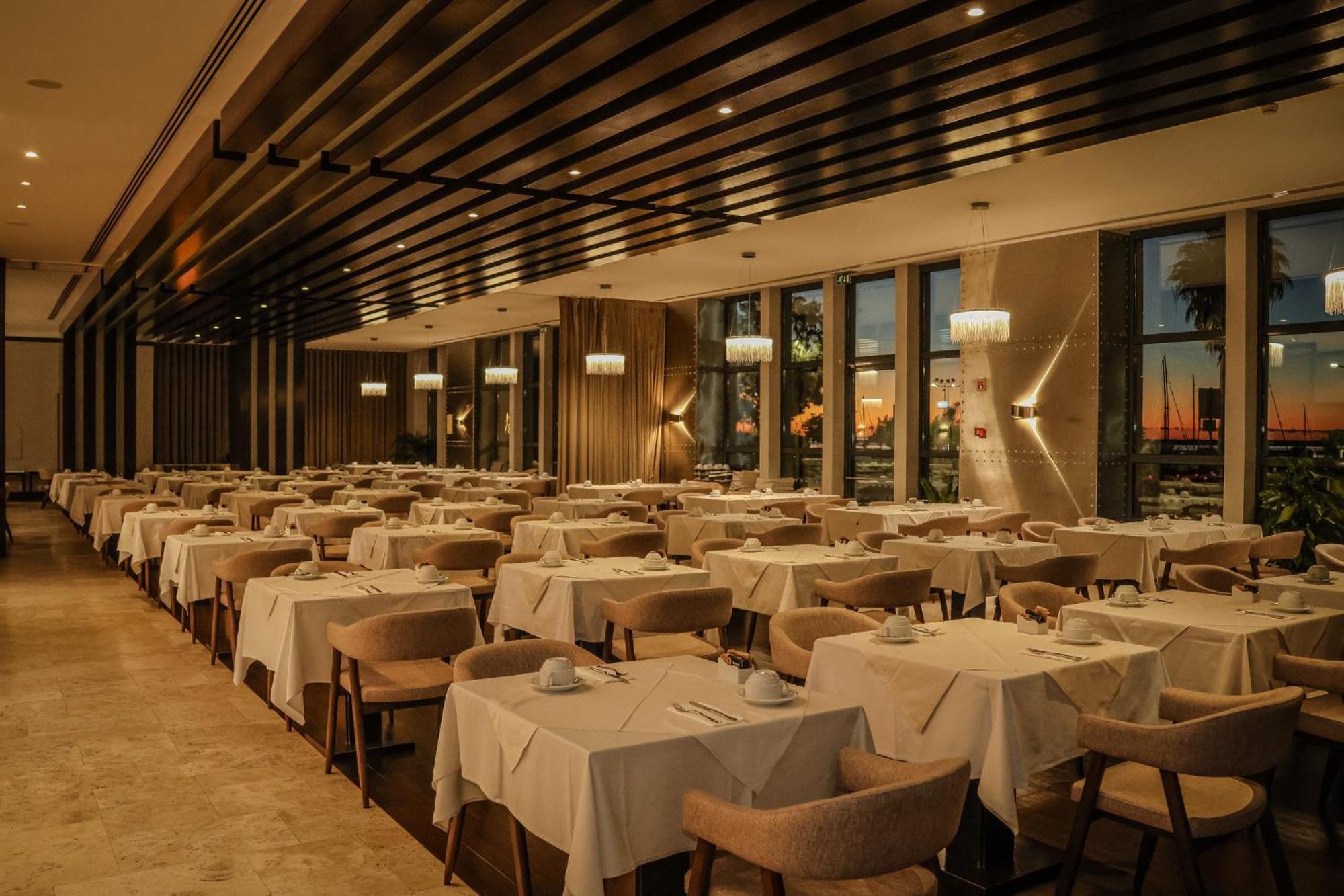Real Marina Hotel & Spa Olhão Εξωτερικό φωτογραφία The restaurant