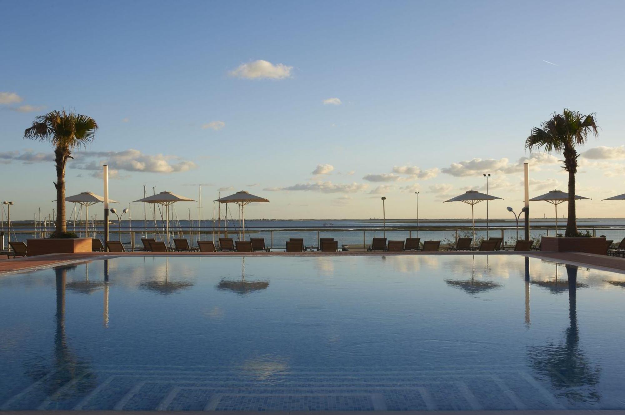 Real Marina Hotel & Spa Olhão Εξωτερικό φωτογραφία View of the pool at the hotel